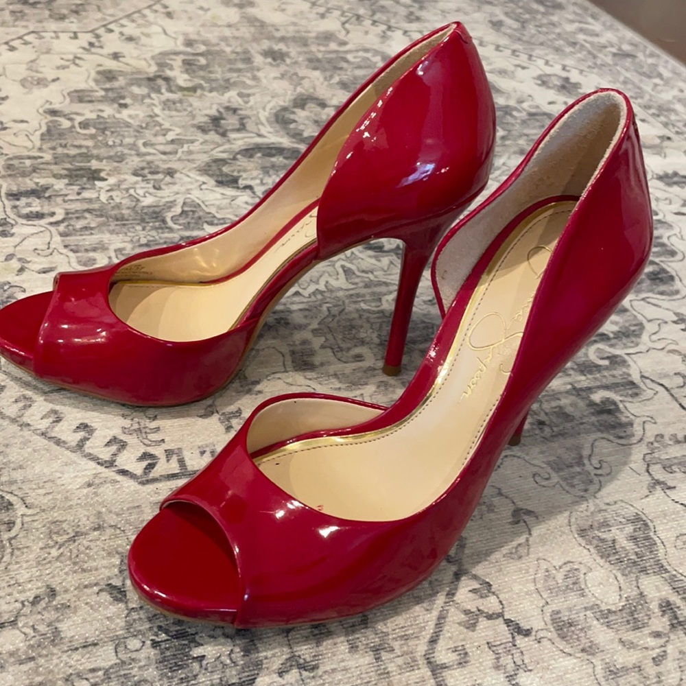 Jessica Simpson / Red patent pumps 👠